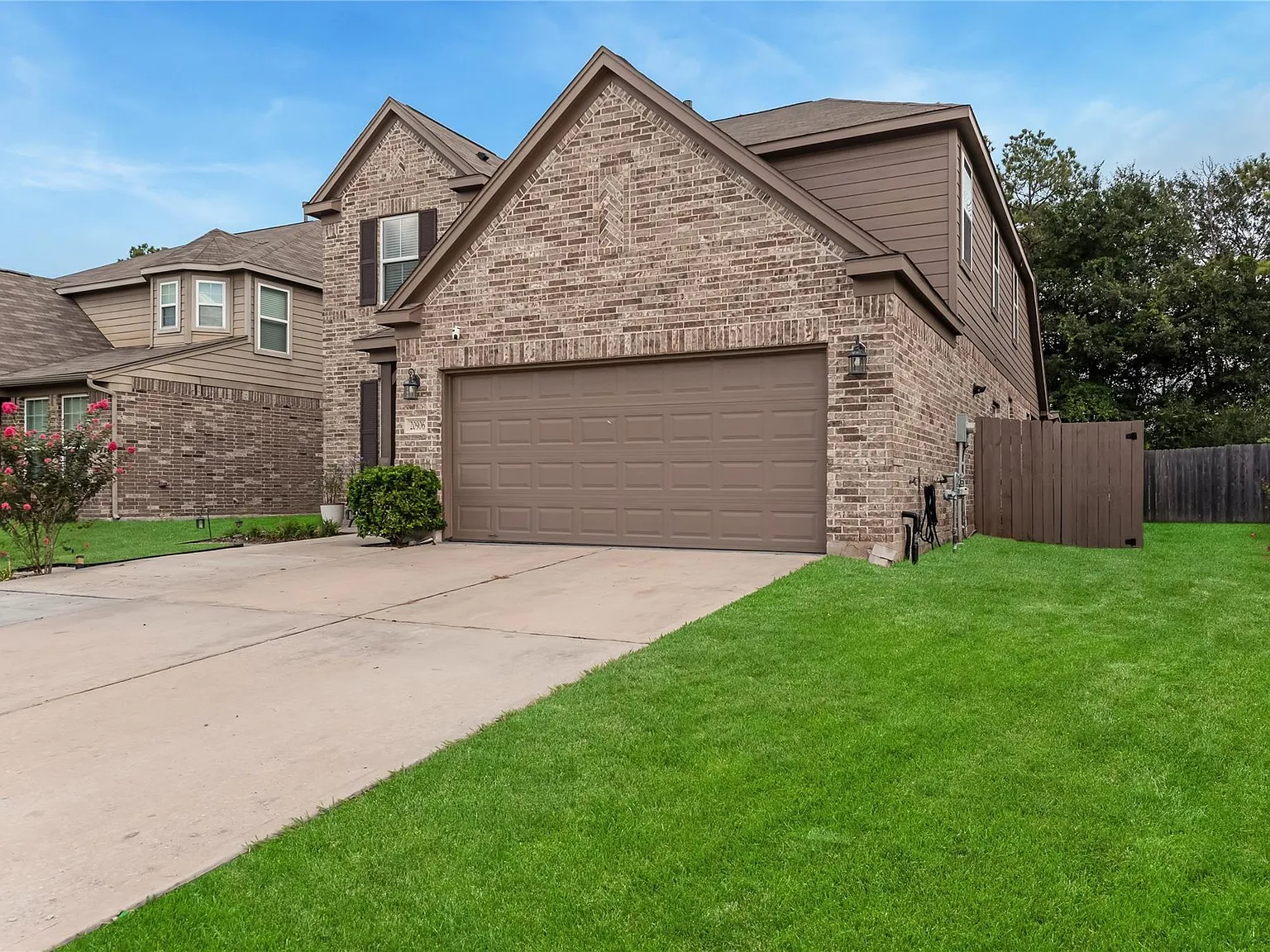 5 bed, 3.5 bath, 2856 sqft, $3,000 — Photo 2