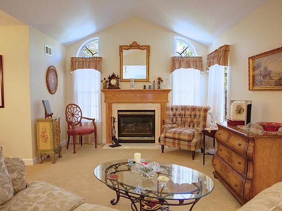 3rd image of 25 Strawberry Ln
