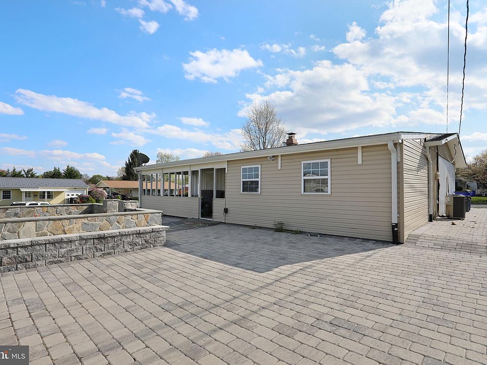 1302 Cedarwood Dr, Hagerstown, MD 21742 Zillow