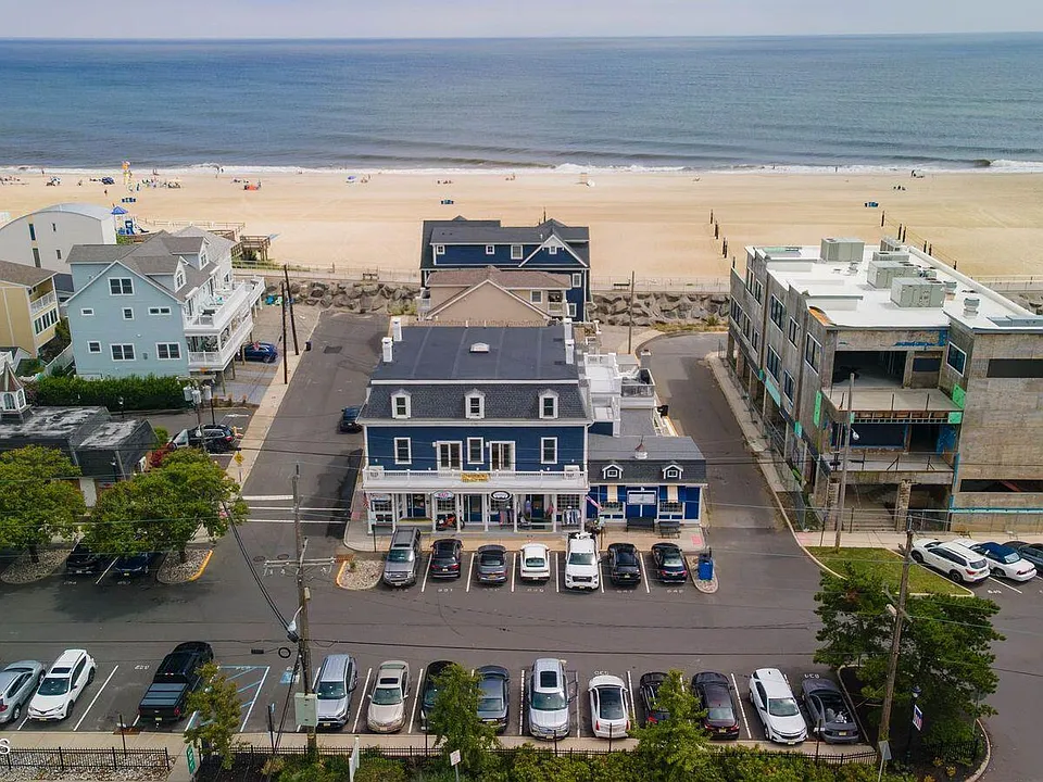 1125 E Ocean Ave #2B