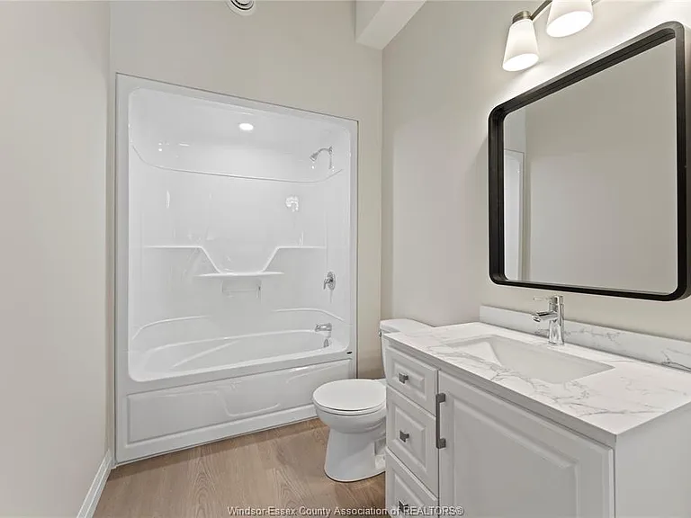 127 Talbot St N #7 — Photo 11