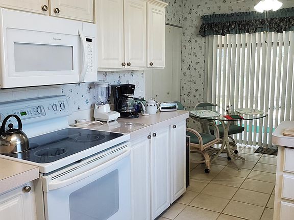 4th image of 216 Kiwi Dr