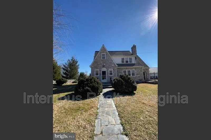 4 bed, 2.0 bath, 1092 sqft, $2,900 — Photo 3