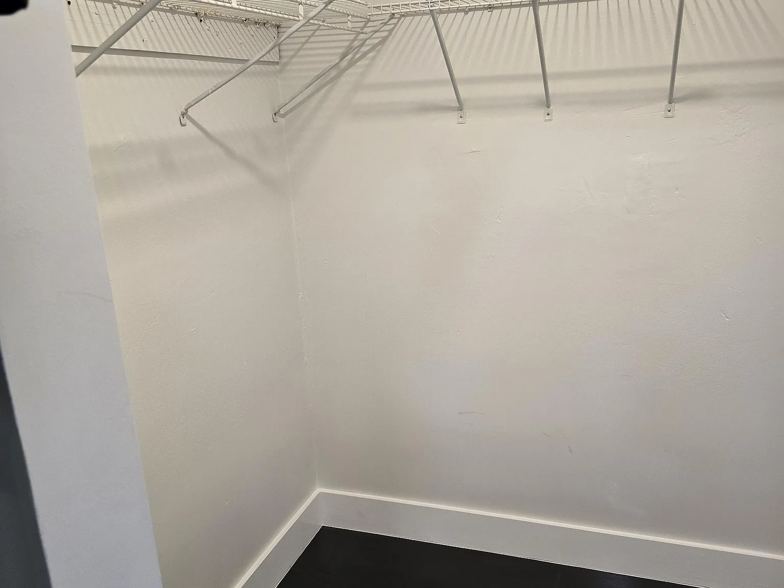 2 bed, 1.0 bath, 750 sqft, $1,118 — Photo 3