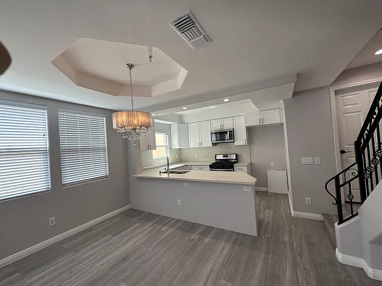 5224 Corteen Pl #4 — Photo 3