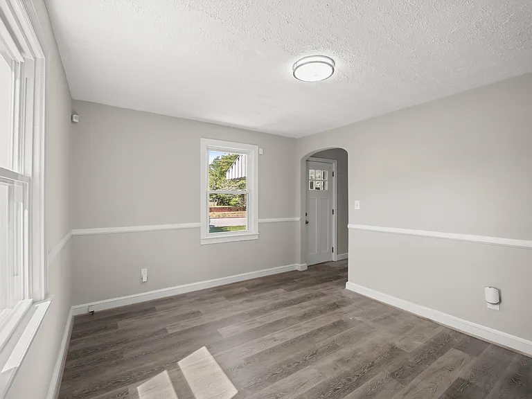 7520 Burgess Ln — Photo 24