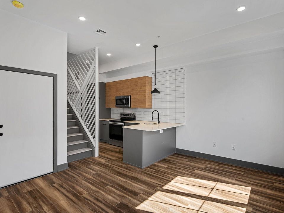 1st image of 2011 N Front St Unit 1
