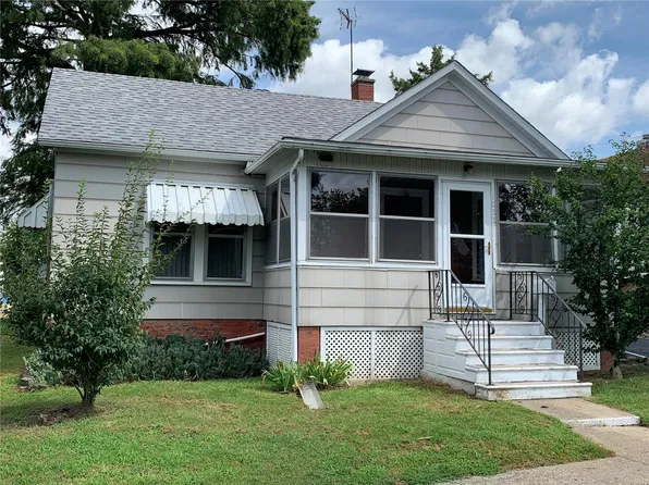 1033 Bell Pl, Hillsboro, IL 62049
