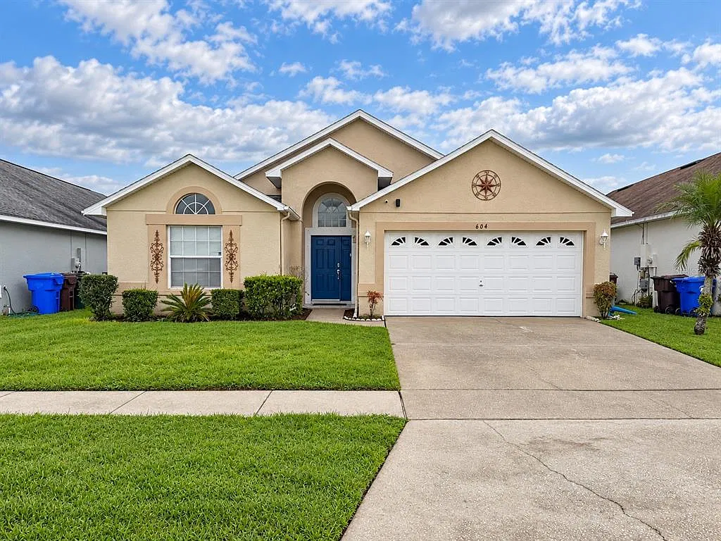 4 bed, 2.0 bath, 1822 sqft, $2,500 — Photo 1