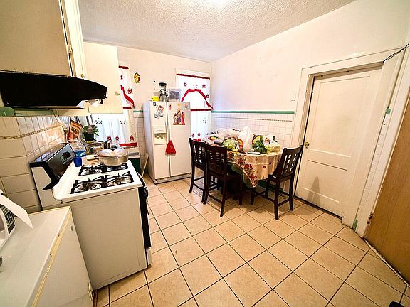 4th image of 277-279 N 5th St