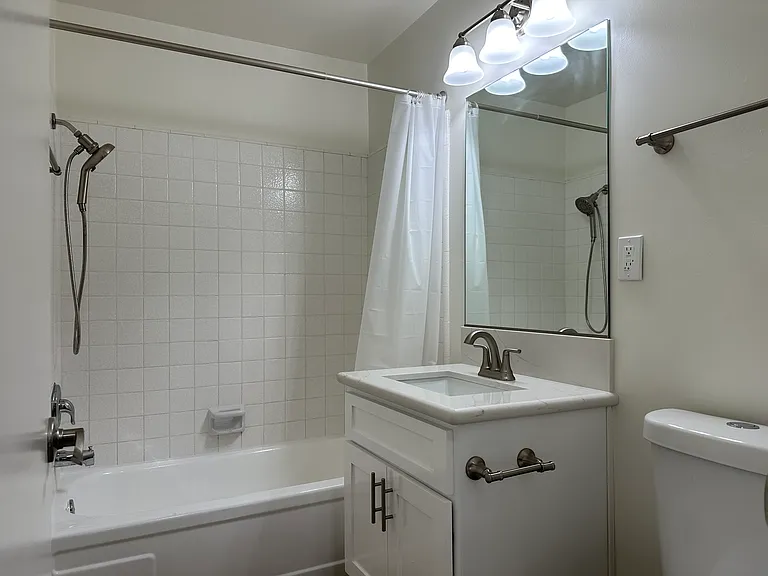 The Vallarta Apartments — Photo 30