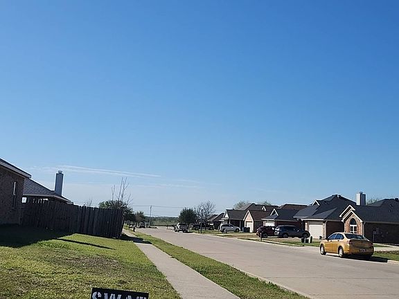 5th image of 1005 Lake Ridge Dr