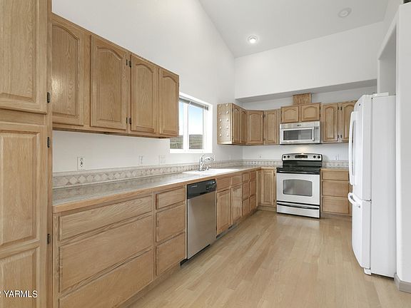 11-web-or-mls-Thomas_220512_Mieras_Terra