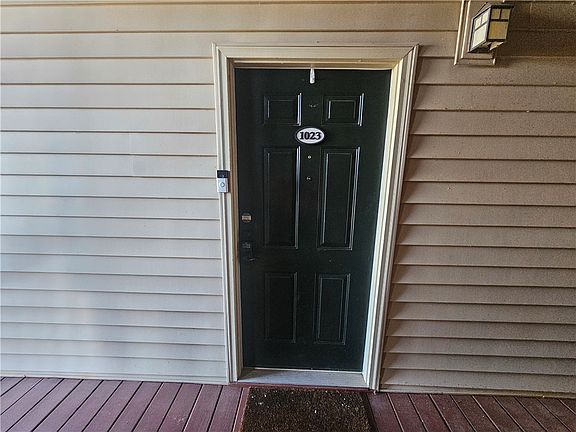 3rd image of 1023 Harts Cove Way