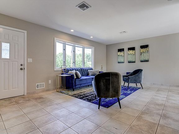 4th image of 540 Driscol Dr