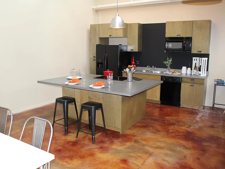 Helix Realty- The Original SOHO LOFTS — Photo 25