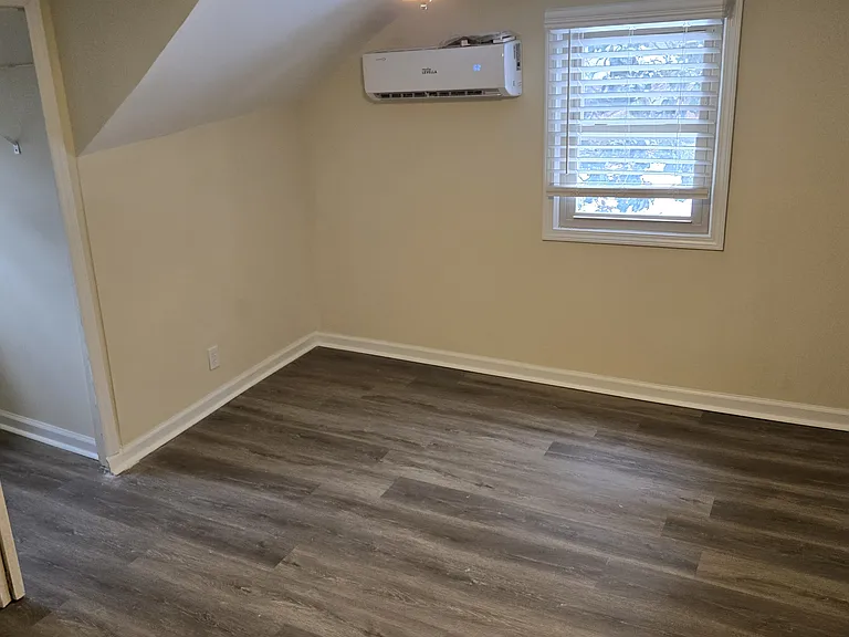 1717 Eastwood Ave — Photo 9