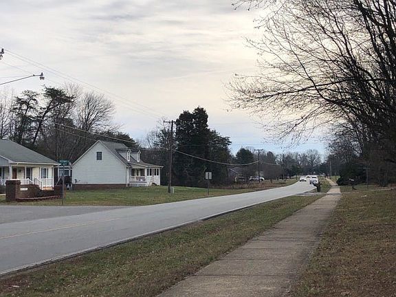 4th image of 629 W Lee Ave