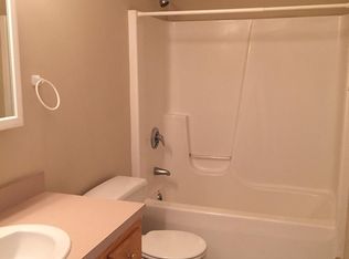 20 Bealieu Ave #20, Jewett City, CT 06351