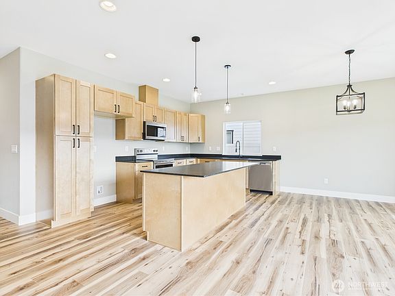 4th image of 2460 Noah Street SE