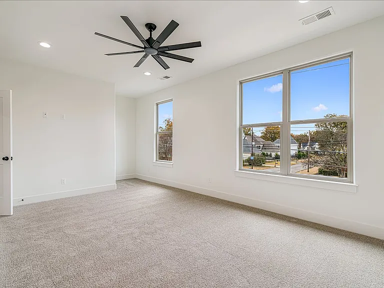 5472 Park Ave — Photo 13