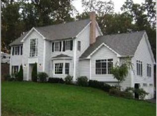 16 Pearl St, Sandy Hook, CT 06482