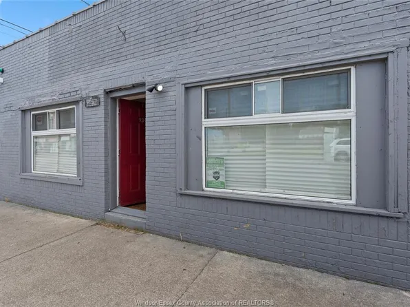 939 Wyandotte St E, Windsor, ON N9A 3K1