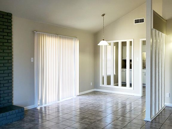4th image of 208 W Mockingbird Ln #A