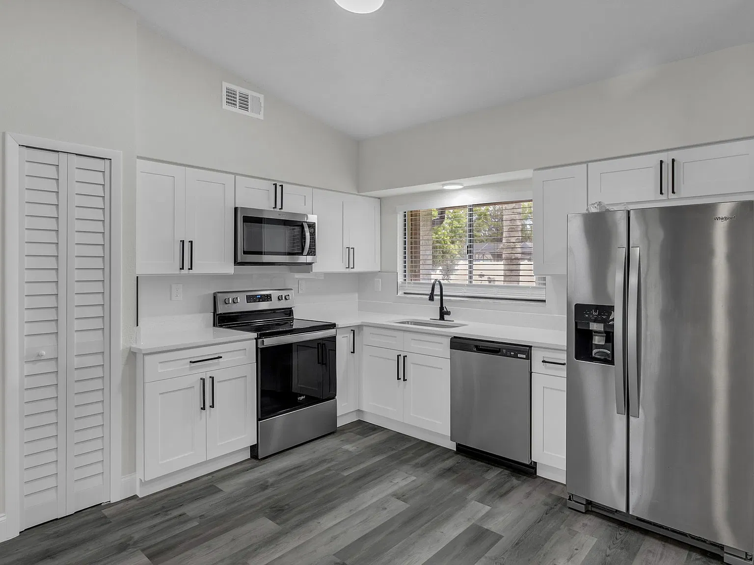3 bed, 1102 sqft, $2,200 — Photo 3