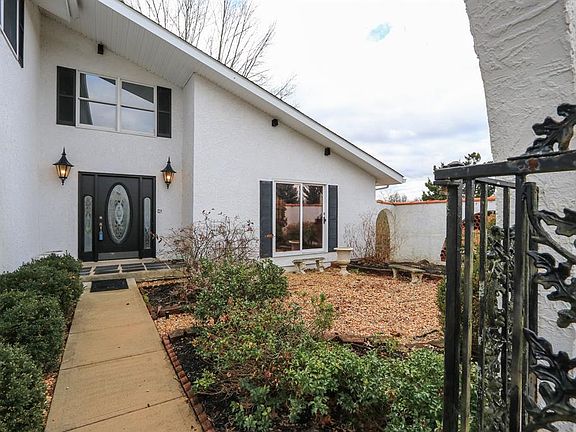 3rd image of 8714 Skyview Dr