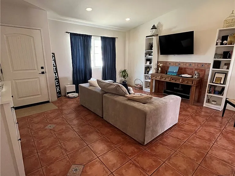14785 Mallory Dr — Photo 4