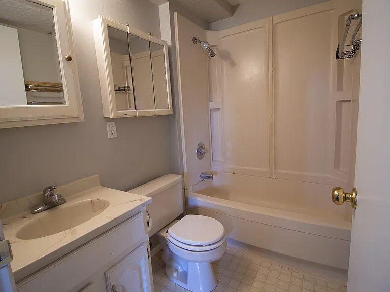 1000 S Lakota Ave — Photo 10