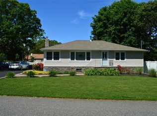 24 Lidge Dr, Farmingville, NY 11738