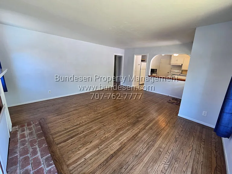 3200 Spring Creek Dr — Photo 5