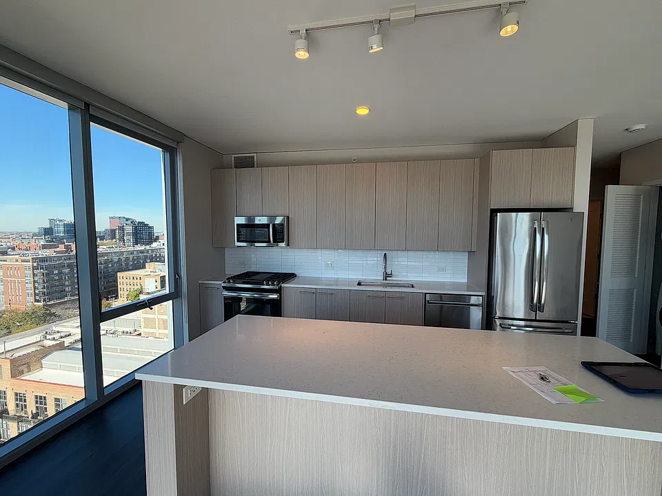 901 W Adams St #828