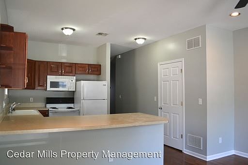 2nd image of 812 N Belmont Ave