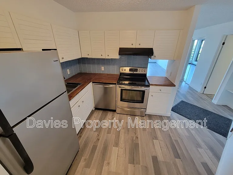 10149 Saskatchewan Dr NW #401 — Photo 4