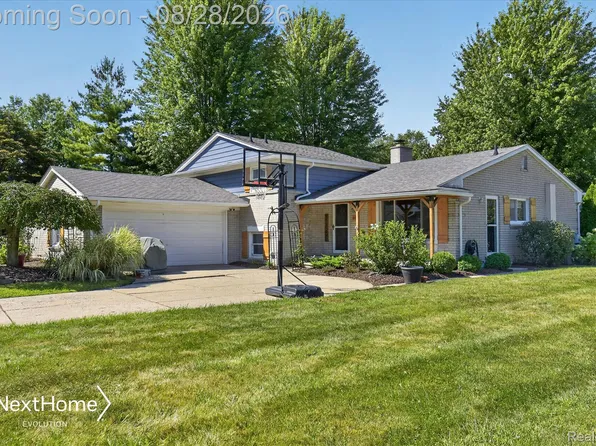 21722 Canterbury Ave, Grosse Ile, MI 48138