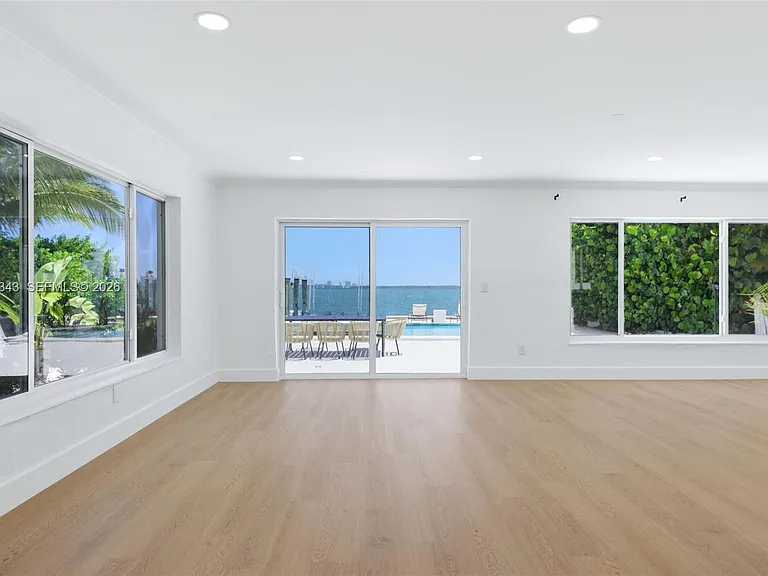 1510 S Treasure Dr — Photo 14