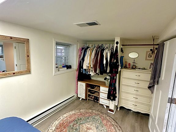 5th image of 2129 W Schiller St #G