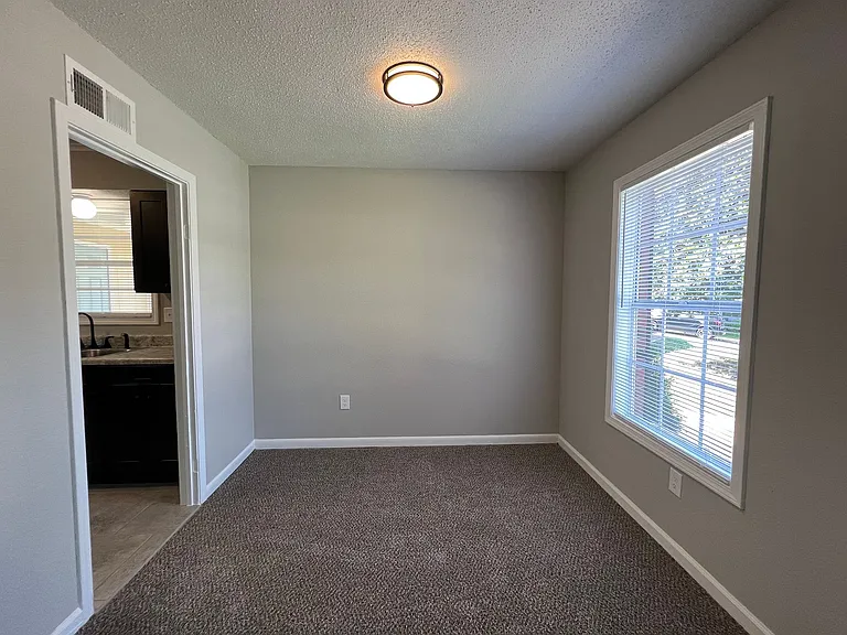 5586 Hyacinth Cv — Photo 4