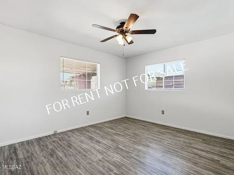 5626 E 4th St — Photo 16