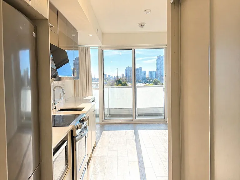 188 Fairview Mall Dr #728 — Photo 4