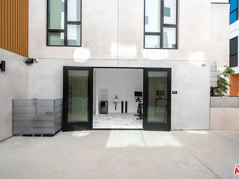 1016 N Martel Ave #Townhouse 108 — Photo 22