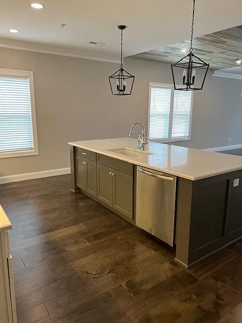 3 bed, 2.5 bath, 2000 sqft, $2,400 — Photo 3