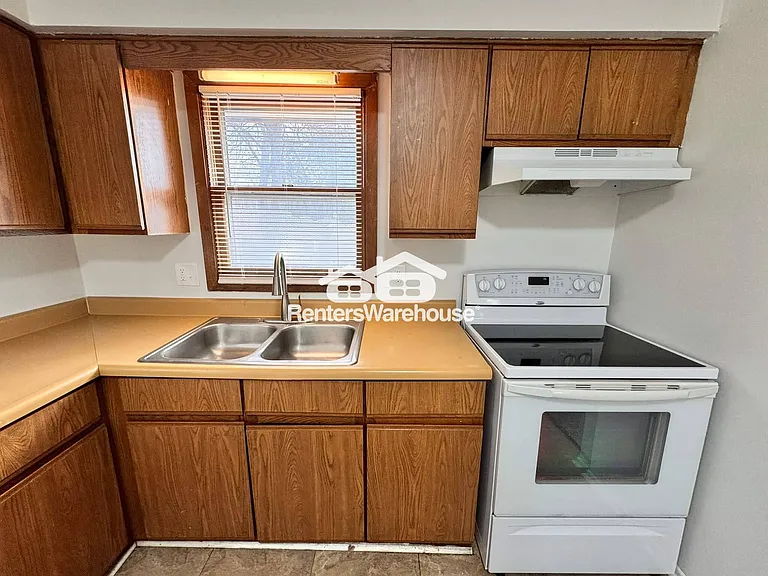 830 Hartford Ave — Photo 4