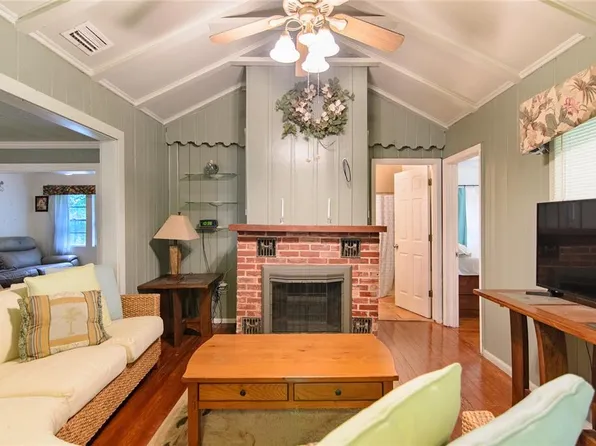 257 Desoto Ave, De Leon Springs, FL 32130