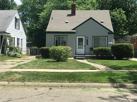 3rd image of 24350 Cloverlawn Ave