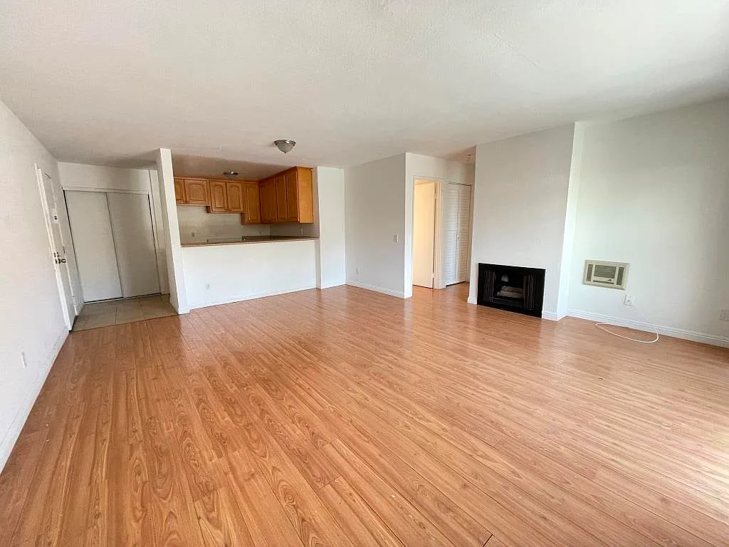 Building Photo - 9849 Tabor St #105