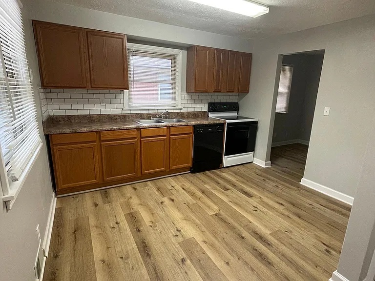 2504 Guelat Ave — Photo 7